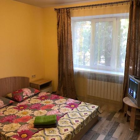 Киев Сдам Посуточно Ул Доброхотова 28 Daily Rent Kyiv St Dobrokhotova 28アパートメント エクステリア 写真