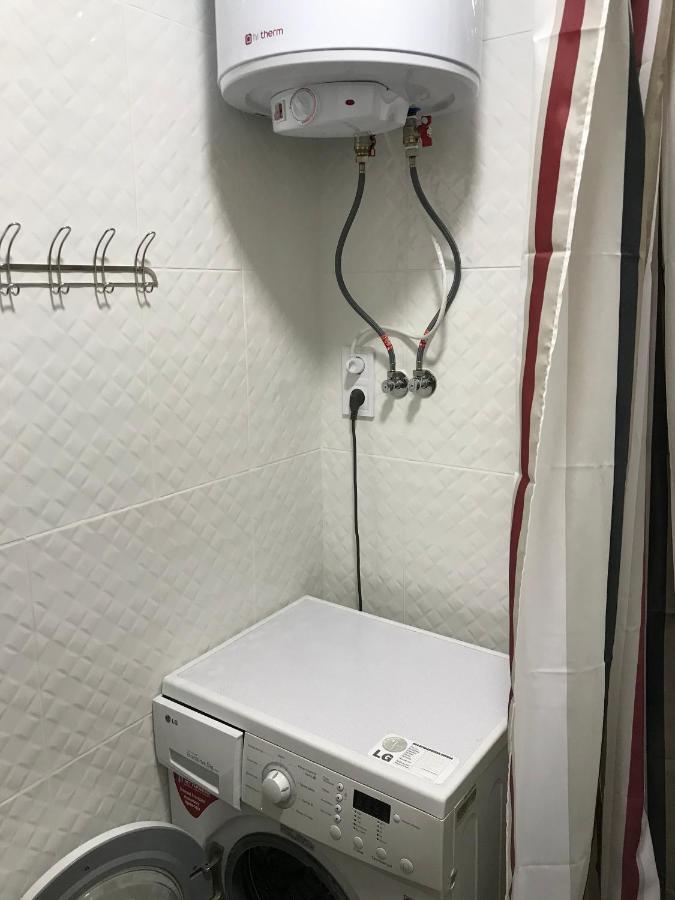 Киев Сдам Посуточно Ул Доброхотова 28 Daily Rent Kyiv St Dobrokhotova 28アパートメント エクステリア 写真