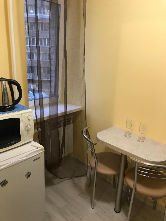 Киев Сдам Посуточно Ул Доброхотова 28 Daily Rent Kyiv St Dobrokhotova 28アパートメント エクステリア 写真